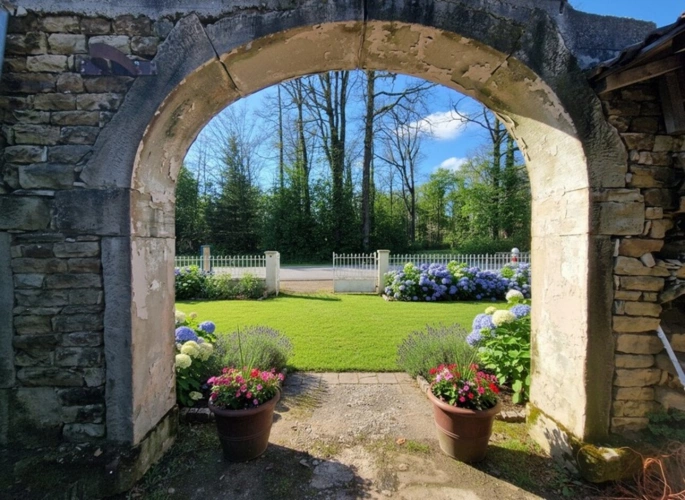 Photos 1 - Prestige - Proche de XERTIGNY (88) Propriete à vendre MAISON 4 pièces (env. 140 m2)  + GARAGE AUTOMOBILES de 900 m2 / TERRAIN 7500 m2 env