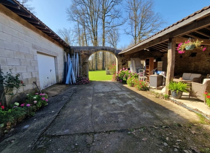 Photos 12 - Prestige - Proche de XERTIGNY (88) Propriete à vendre MAISON 4 pièces (env. 140 m2)  + GARAGE AUTOMOBILES de 900 m2 / TERRAIN 7500 m2 env