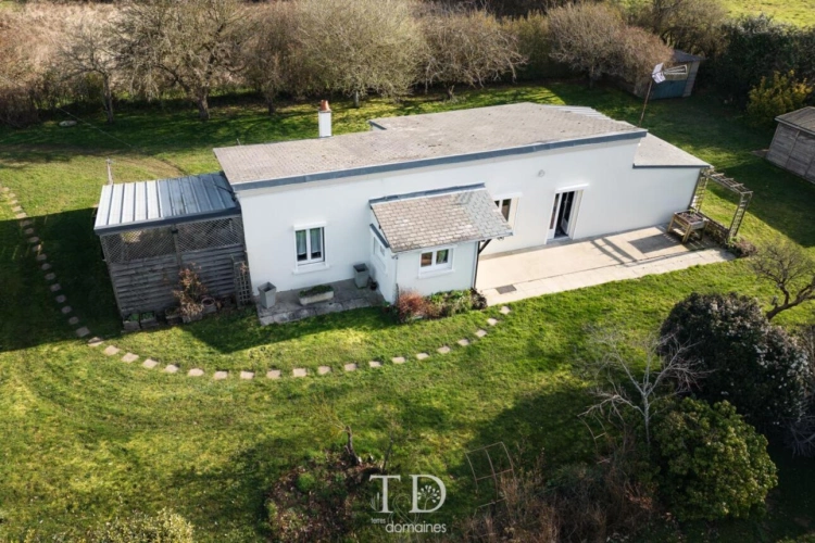 Photos 1 - Rurale - Pavillon de plain-pied   Terrain 2 300 m2   Secteur Bellevil