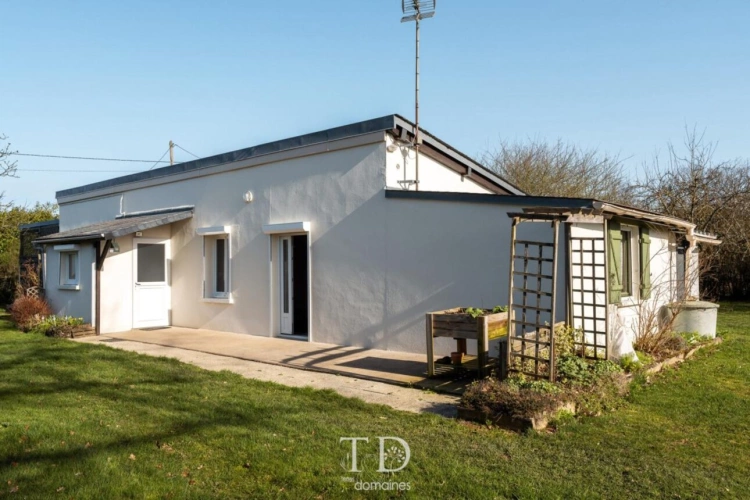 Photos 4 - Rurale - Pavillon de plain-pied   Terrain 2 300 m2   Secteur Bellevil