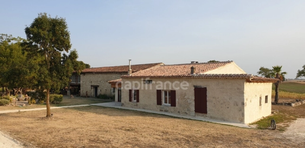 Photos 2 - Prestige - Domaine à vendre avec vue exceptionnelle à 360°, composé d'une bergerie réhabilitée, puis d'une grange et d'un kiosque à restaurer, sur 2,9 ha de terrain à LECTOURE (32)