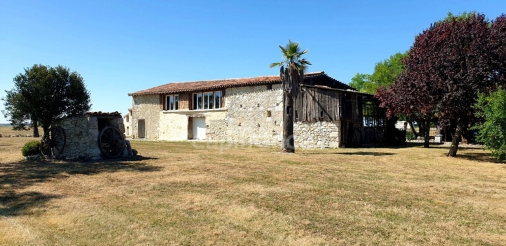 Photos 4 - Prestige - Domaine à vendre avec vue exceptionnelle à 360°, composé d'une bergerie réhabilitée, puis d'une grange et d'un kiosque à restaurer, sur 2,9 ha de terrain à LECTOURE (32)