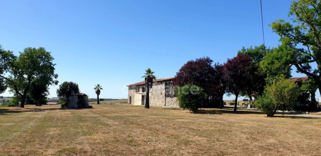 Photos 5 - Prestige - Domaine à vendre avec vue exceptionnelle à 360°, composé d'une bergerie réhabilitée, puis d'une grange et d'un kiosque à restaurer, sur 2,9 ha de terrain à LECTOURE (32)