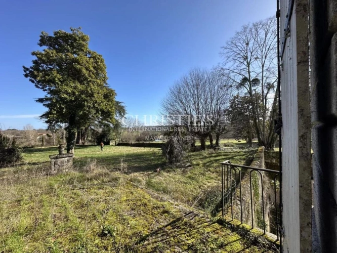 Photos 10 - Prestige - Ancien Château de caractère avec 3 hectares, petit vignoble d'agrément en AOC Lussac St Emilion. De nombreuses dépendances