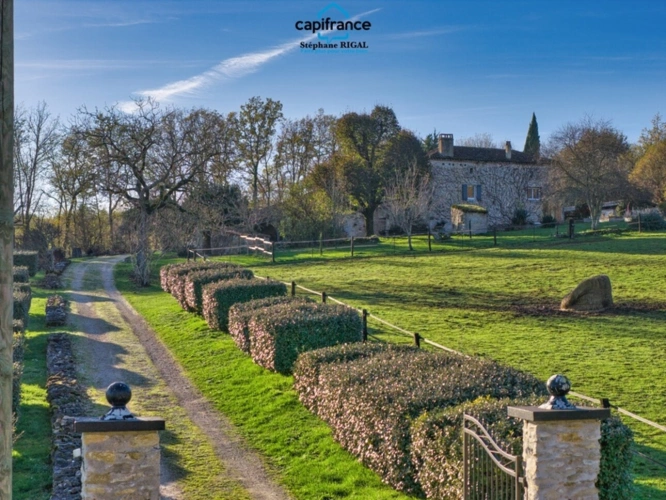 Photos 5 - Équestre - Propriété à vendre 8 pièces, propriété de 220m2 chalet - boxes à chevaux - dépendances sur 7ha de terrain