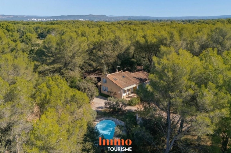 Photos 17 - Tourist - Domaine avec gîtes et maison principale à Grans, en Provence