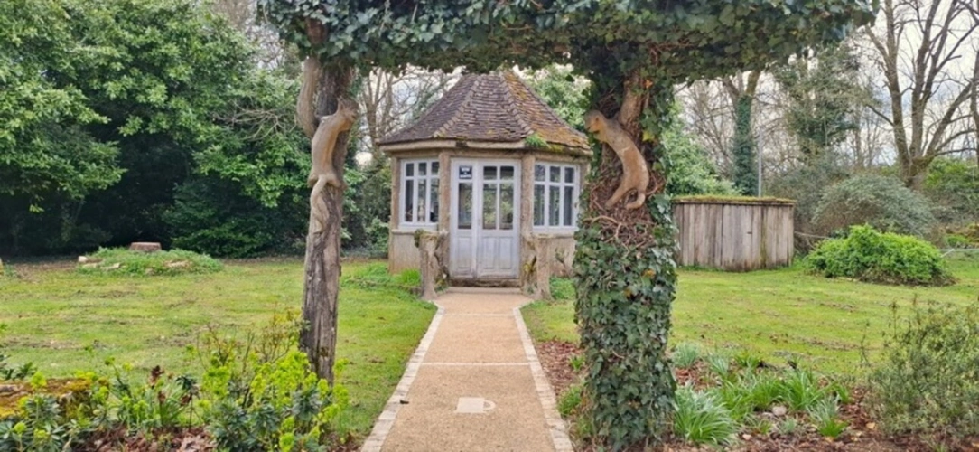 Photos 4 - Équestre - THENON (24)A vendre, Propriété composée de deux maisons sur 5.5 ha de prés (possibilité haras) et de bois