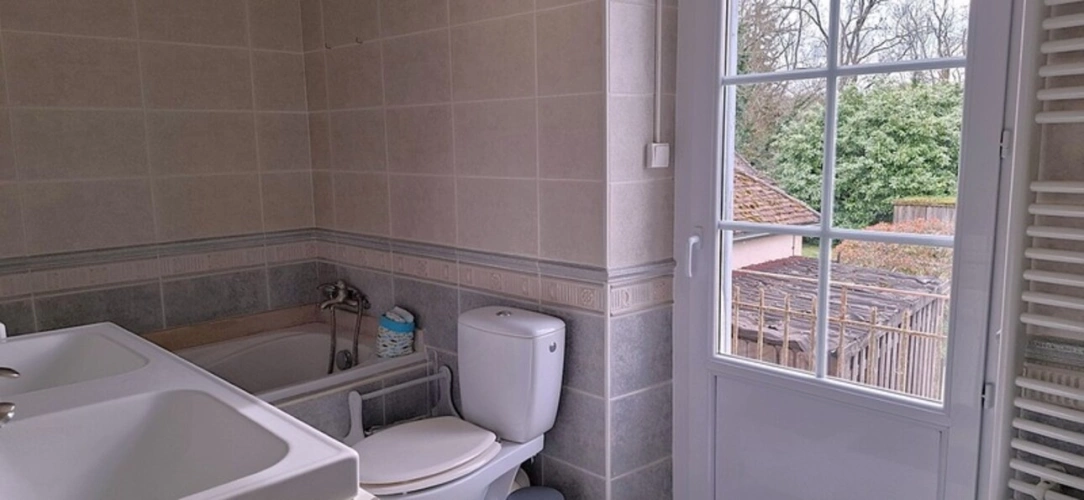 Photos 22 - Équestre - THENON (24)A vendre, Propriété composée de deux maisons sur 5.5 ha de prés (possibilité haras) et de bois