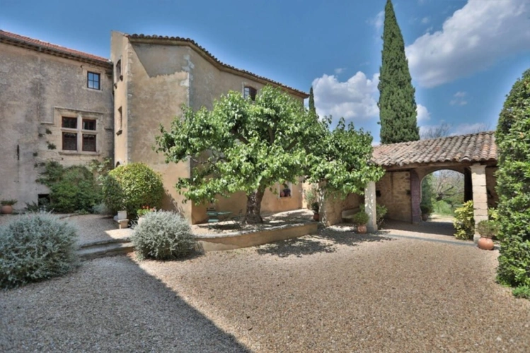 Photos 1 - Prestige - Propriete À Bonnieux(84) exceptionnelle ancienne magnanerie du XIIIᵉ siècle à rénover, près de 1 000 m² près de 7 ha