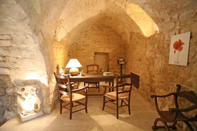 Photos 12 - Prestige - Propriete À Bonnieux(84) exceptionnelle ancienne magnanerie du XIIIᵉ siècle à rénover, près de 1 000 m² près de 7 ha