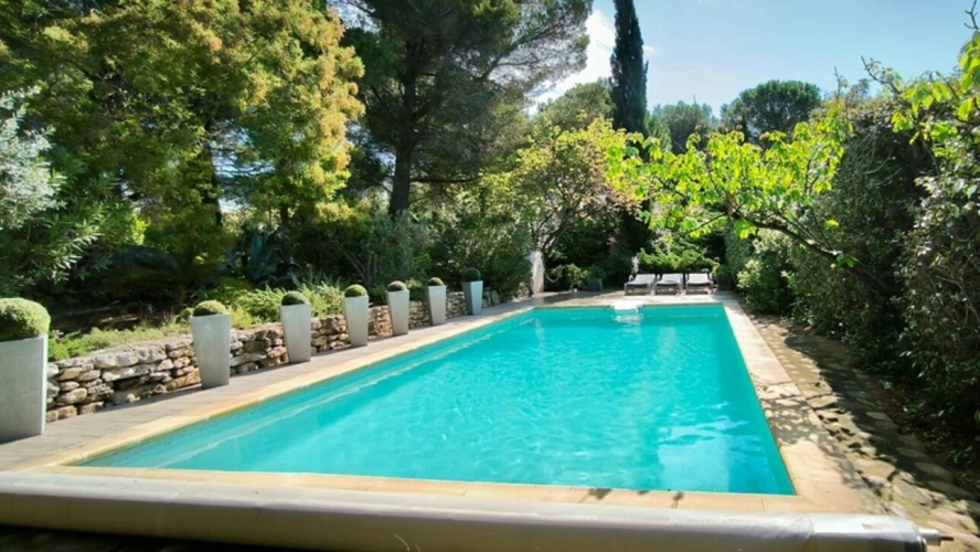 Photos 3 - Prestige - Villa rénovée avec piscine et garage à vendre, MOURIES (13)