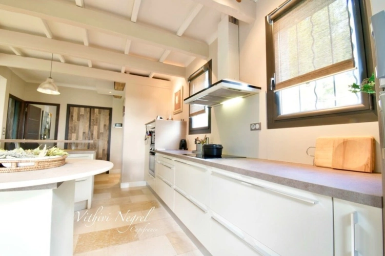 Photos 6 - Prestige - Villa rénovée avec piscine et garage à vendre, MOURIES (13)