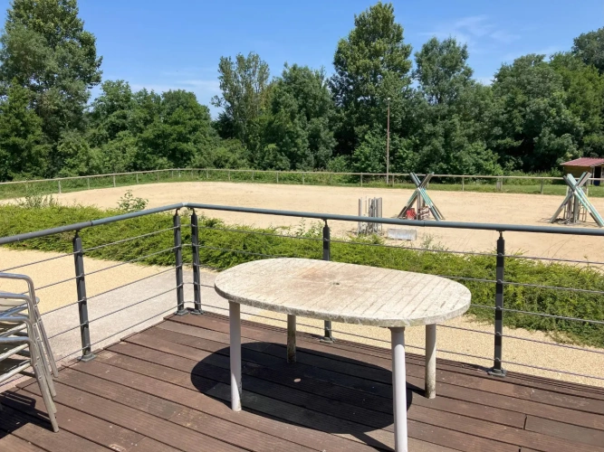 Photos 2 - Équestre - Ecurie d'entrainement avec plusieurs habitations