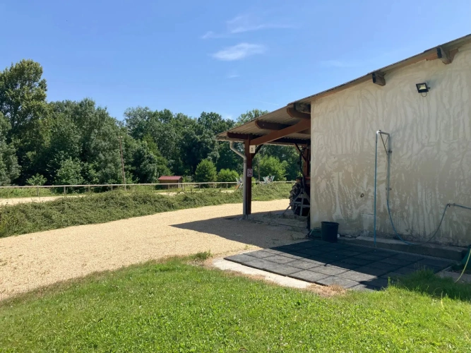 Photos 4 - Équestre - Ecurie d'entrainement avec plusieurs habitations