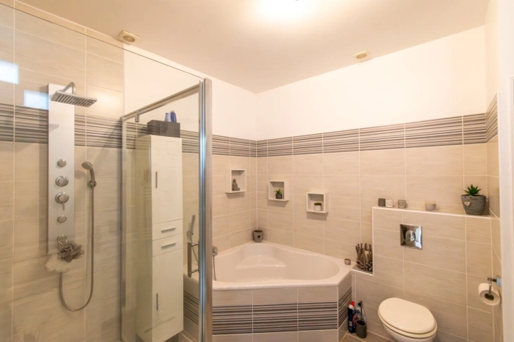 Photos 8 - Tourist - Estate