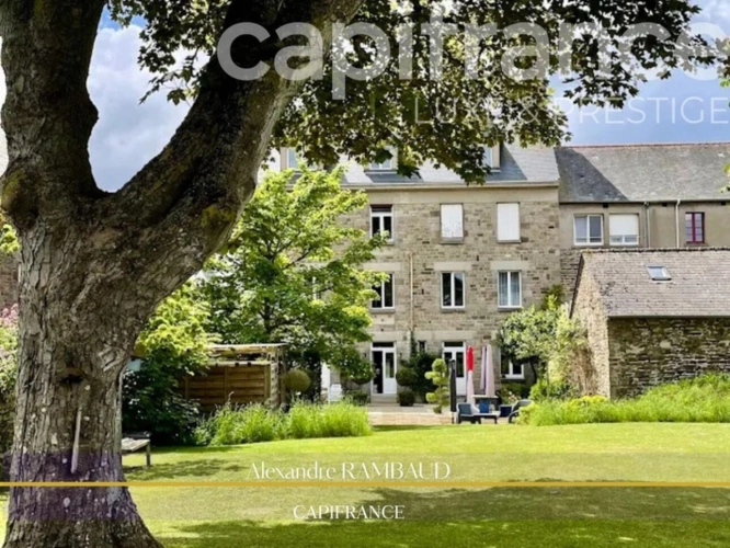 Photos 1 - Prestigious - Property for sale, 17 rooms, in the center of Dol-de-Bretagne (35)