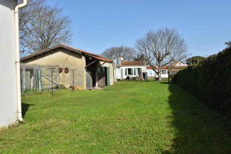 Photos 2 - Rurale - Dpt Charente Maritime (17), Ile d'Oléron, à vendre Ensemble immobilier, 6 pièces, dépendances, sur 1456 m², proche de st pierre d'Oléron
