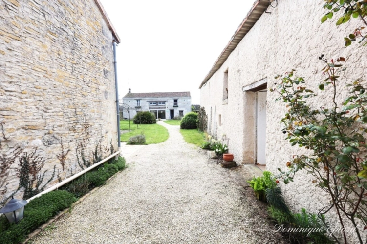 Photos 1 - Touristique - 3 MAISONS, PISCINE & POTENTIEL TOURISTIQUE (gîte et maisons d'hôtes) – 1,5 HECTARE