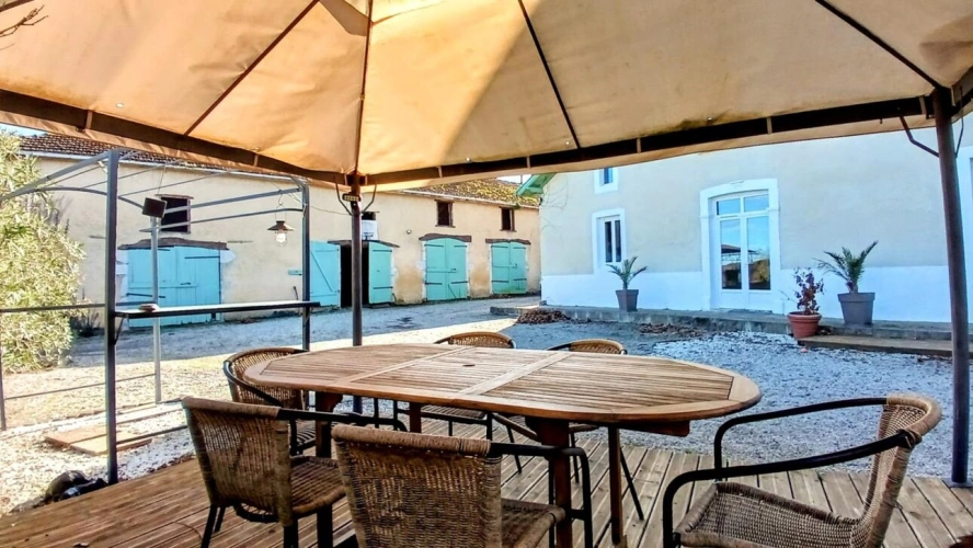 Photos 2 - Rural - House