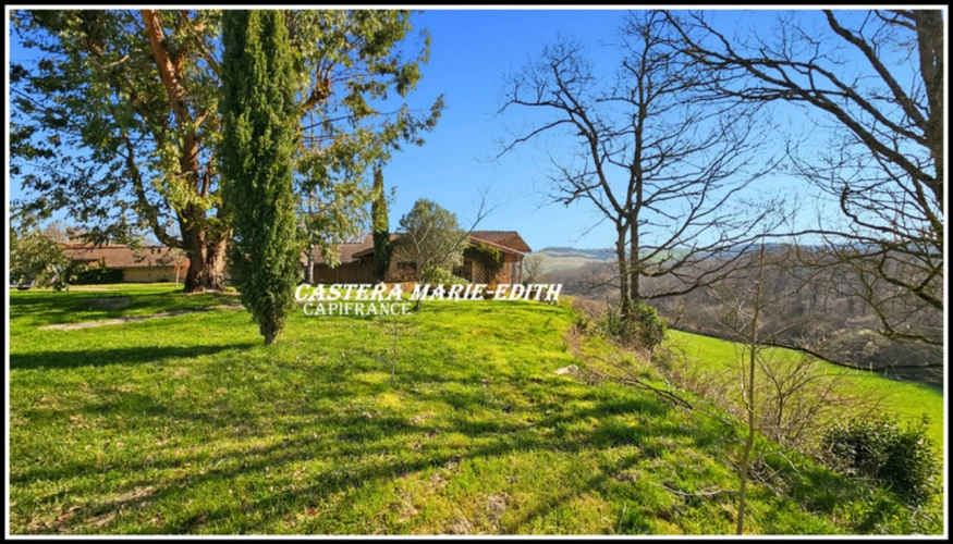 Photos 8 - Prestige - Propriété  - 500 M² habitables 26 PIECES- 12 Chambres avec vue Pyrénées à 6 minutes de Marciac – Maison, gîtes, salle Polyvalente d’événements, cabinet de praticien, Prairies et dépendance