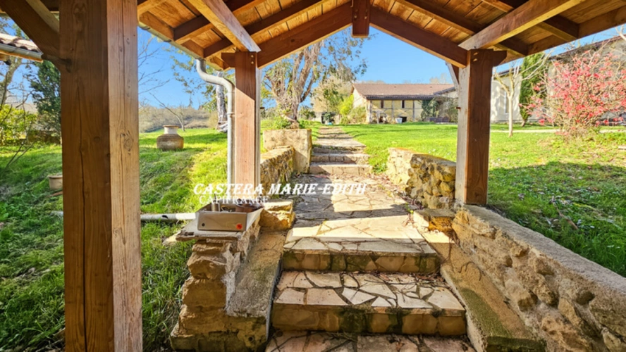 Photos 11 - Prestige - Propriété  - 500 M² habitables 26 PIECES- 12 Chambres avec vue Pyrénées à 6 minutes de Marciac – Maison, gîtes, salle Polyvalente d’événements, cabinet de praticien, Prairies et dépendance