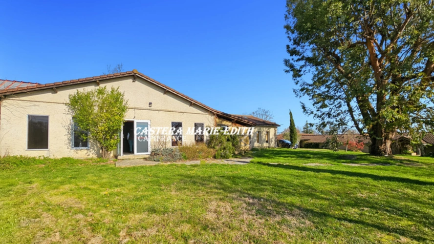 Photos 34 - Prestige - Propriété  - 500 M² habitables 26 PIECES- 12 Chambres avec vue Pyrénées à 6 minutes de Marciac – Maison, gîtes, salle Polyvalente d’événements, cabinet de praticien, Prairies et dépendance