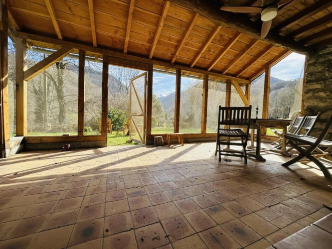 Photos 6 - Rural - Stone house