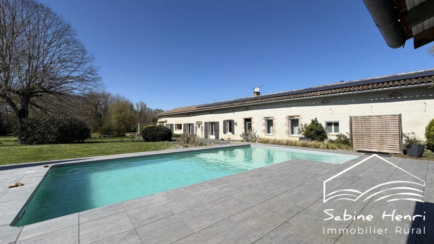 Photos 2 - Touristique - Belle propriété de 5 chambres avec pool house aménagé sur 1