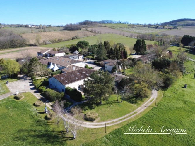 Photos 1 - Prestige - Domaine touristique / village vacances à vendre – 25 gîtes indépendants – restaurant – piscine – spa – 12 ha – Dordogne Lot – investissement hôtelier (47)