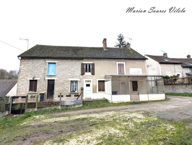 Photos 1 - Touristique - Ensemble immobilier composé de 2 maisons accolées sur beau terrain de plus de 900 m² à Provins