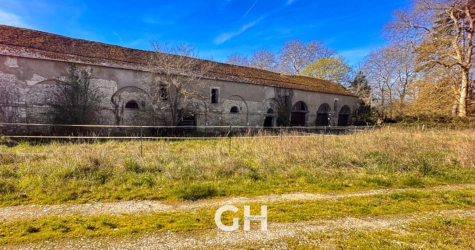 Photos 2 - Rurale - Opportunité rare – Ensemble de bâtiments à rénover – Vente interactive