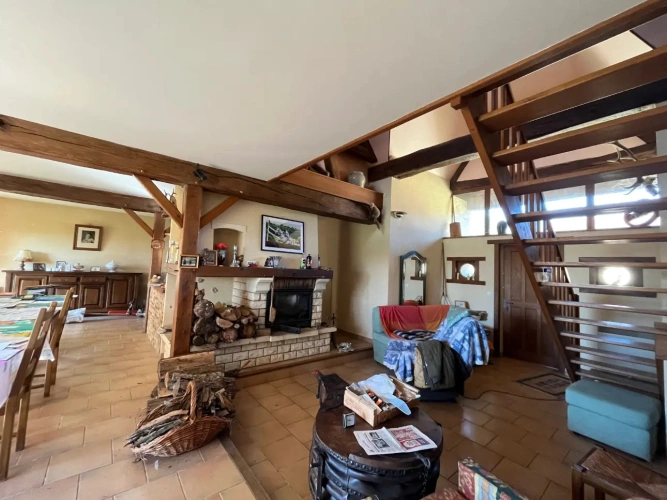 Photos 9 - Rurale - Grange rénovée sur 4 ha de terrain, avec hangar et étang