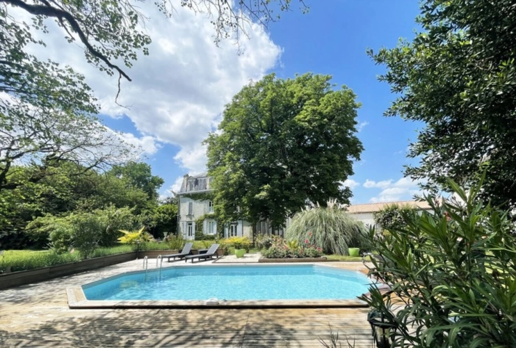 Photos 2 - Prestige - Château + gîte avec activité d’hébergement touristique proche de COGNAC (16)