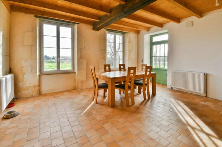 Photos 1 - Équestre - Propriete à vendre 7 pièces- 227 m² habitables - proche de SAINT JEAN D'ANGELY (17) 19 000 m² de terrain