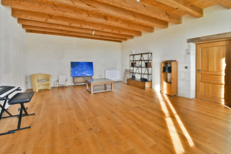 Photos 3 - Équestre - Propriete à vendre 7 pièces- 227 m² habitables - proche de SAINT JEAN D'ANGELY (17) 19 000 m² de terrain