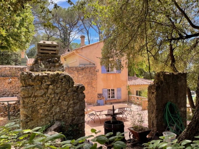 Photos 2 - Rural - House