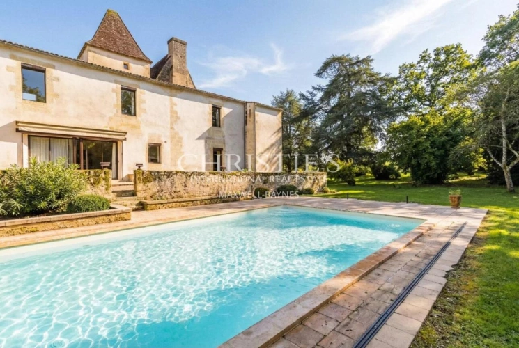 Photos 3 - Viticole - Magnifique Château historique avec une petite activité viticole en AOP Bordeaux Supérieur à proximité de Bordeaux / Saint-Émilion