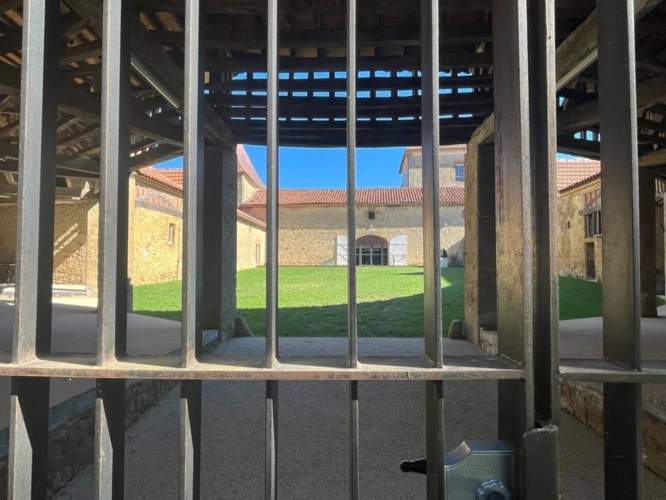 Photos 56 - Prestige - MARCIAC (32): Beau CHATEAU dominant sur 8ha ideal accueil public, EVENEMENTIEL, résidence séniors, communauté, habitat partagé