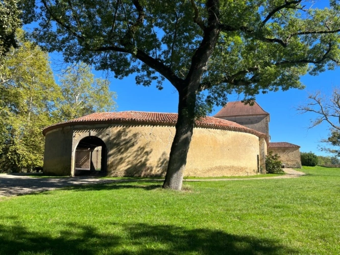 Photos 65 - Prestige - MARCIAC (32): Beau CHATEAU dominant sur 8ha ideal accueil public, EVENEMENTIEL, résidence séniors, communauté, habitat partagé
