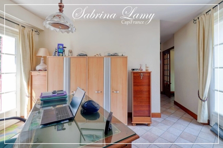 Photos 22 - Prestige -  À Vendre : Élégante Propriété de Prestige en Pierre Meulière - 214 m² sur 2508 m² de Terrain - 5 chambres