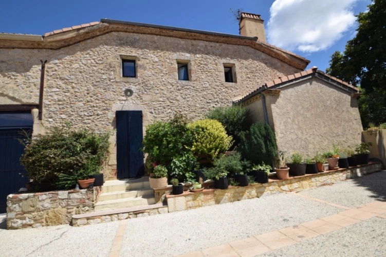 Photos 4 - Touristique - Domaine à vendre comprenant, une maison, des chambres d'hôtes et 2 appartements sur plus d'un hectare à SAINTE BAZEILLE (47)