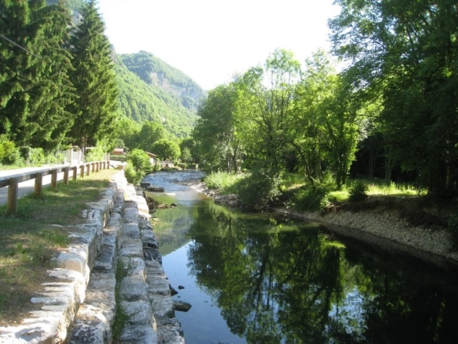 Photos 29 - Rural - Terrain de loisir à vendre  CHALEY (01) 204 m² avec carport