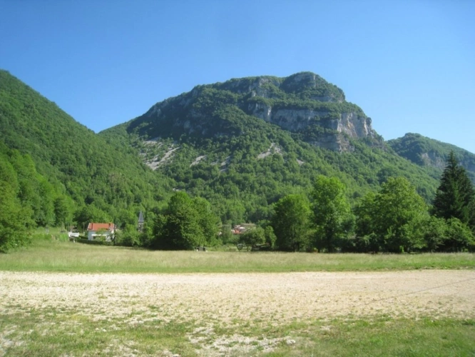 Photos 30 - Rural - Terrain de loisir à vendre  CHALEY (01) 204 m² avec carport