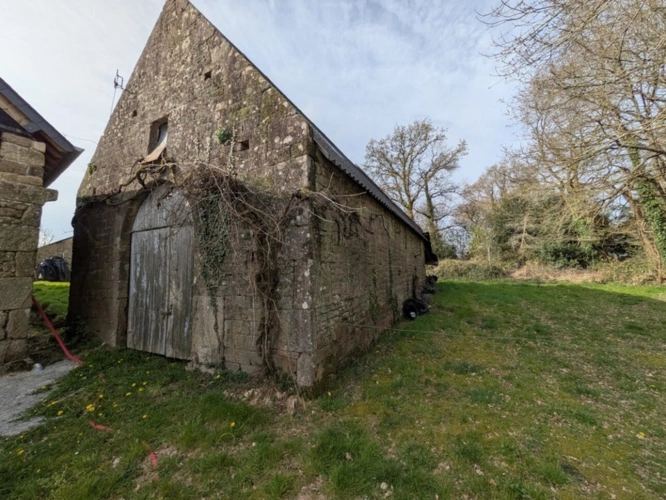 Photos 4 - Rurale - Bubry propriété composée d'une maison à usage d'habitation avec garage, deux petits hangars, une grange en pierre, une longère en pierre, un grand hangar avec ancienne étable, 1.5 hectare de terrain