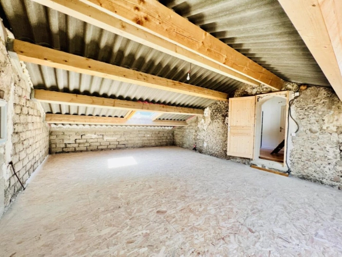 Photos 11 - Rurale - Grande ferme rénovée avec dépendances et fort potentiel d'am