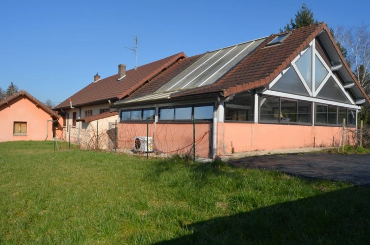 Photos 4 - Touristique - Ensemble immobilier composé de deux maisons et d'un hangar CUISIA (39)