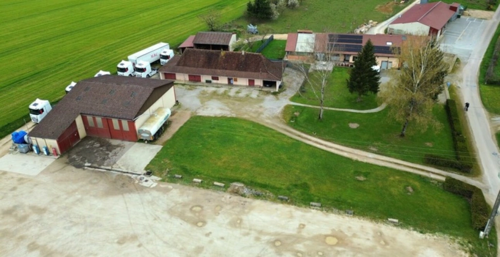 Photos 1 - Tourist - Ensemble immobilier composé de deux maisons et d'un hangar CUISIA (39)