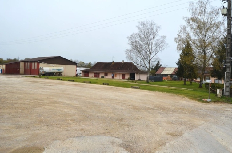 Photos 3 - Tourist - Ensemble immobilier composé de deux maisons et d'un hangar CUISIA (39)