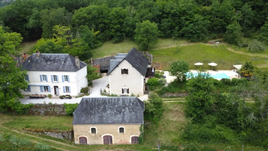 Photos 1 - Touristique - Clés en main dans la vallée de la Dordogne : chambres d'hôtes + 5 gîtes + piscine + grande grange dans une région touristique
