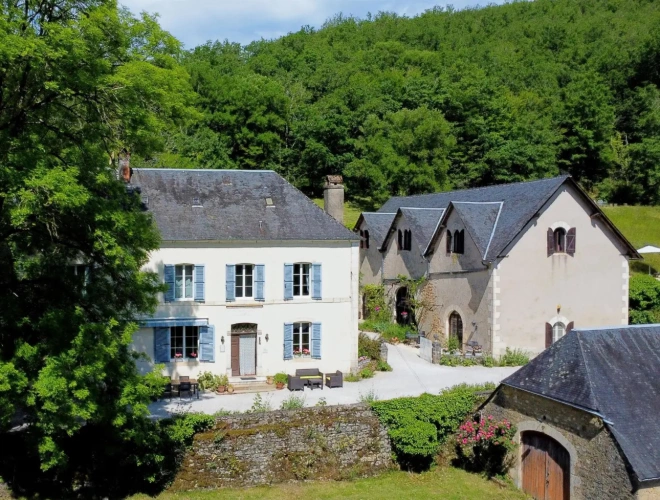 Photos 6 - Touristique - Clés en main dans la vallée de la Dordogne : chambres d'hôtes + 5 gîtes + piscine + grande grange dans une région touristique